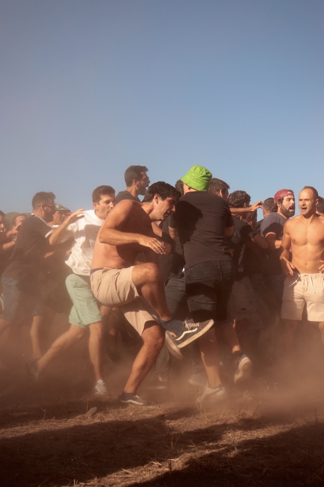 Mosh Pit que instantaneamente se gerou durante o concerto dos Tara Perdida
