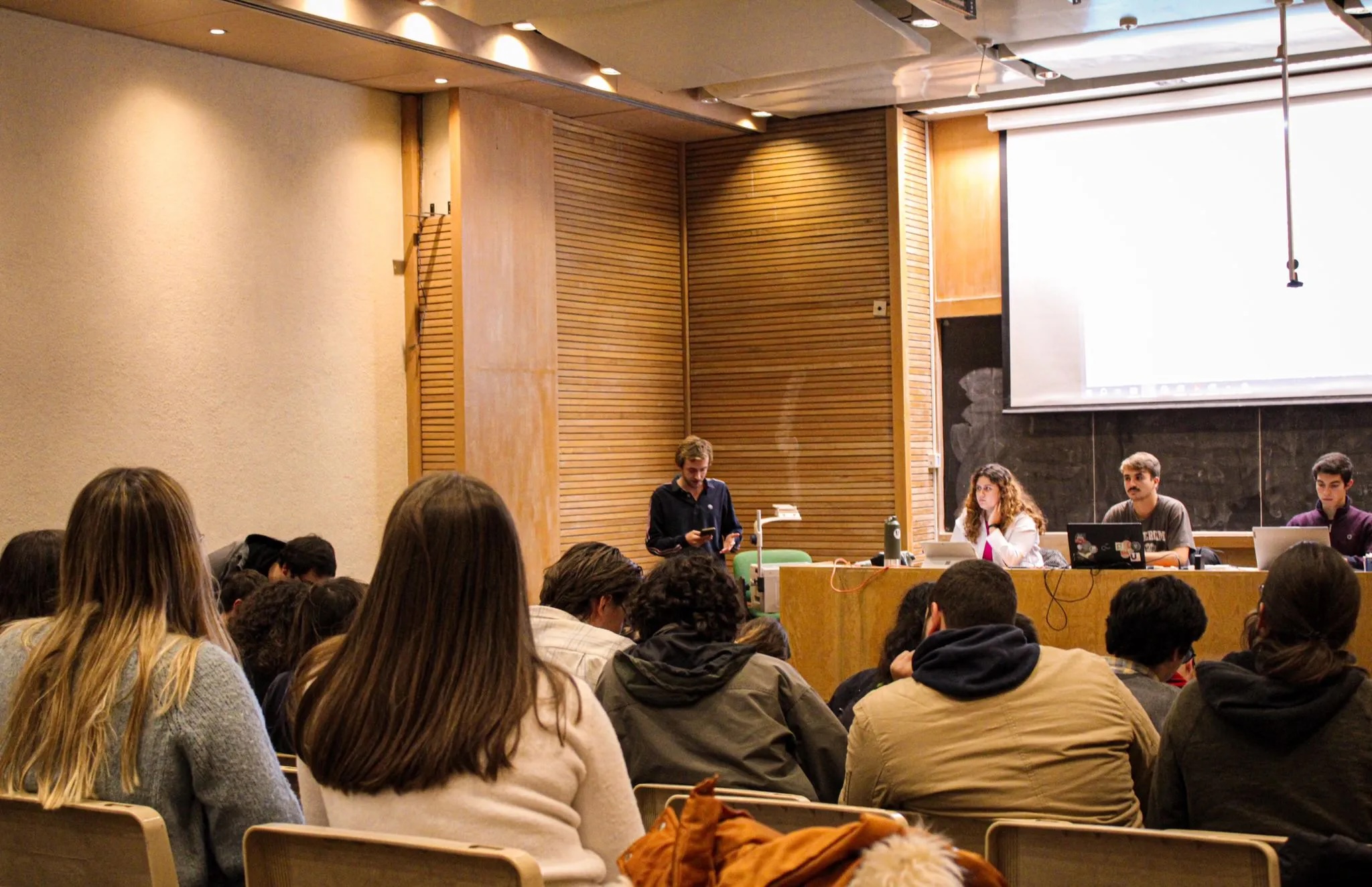 Assembleia Geral de Alunos: Resultados Trimestrais, Nova SA e Aumento das Propinas